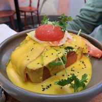 Ovos benedict at A Padoca in Porto