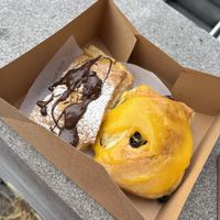Süßspeisen aus der Auslage (etwa 4-5€ je Stück)  at A Padoca in Porto