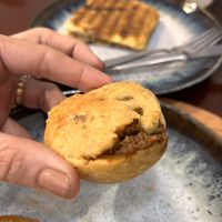 Hojaldre de carne vegana  at A Padoca in Porto