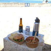 Vegan burger e nasi go reng, birre locali at Bali Bowls - La Vague in Biarritz