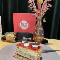 Veganer Pistazienkuchen  at Hans Liebt Kuchen in Stuttgart