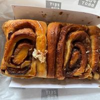 Mandel und Zwetschgen-Zimtschnecke  at Zeit für Brot in Stuttgart