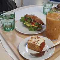 Croissant with vegan cheese & veggies and a chia smoothie at Cafe Metso in Tampere