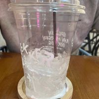 Warum muss es Einweg Plastik sein, wenn man am Tisch sitzt???  at Lekker Cafe' in Krabi