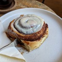 Cinnamon roll at STÜH33 Café in Bochum