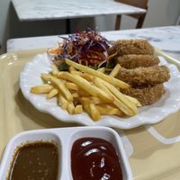 Beilagen zwiebelringe, Pommes und Salat  at May Veggie Home Express - ประสานมิตรพลาซ่า in Bangkok