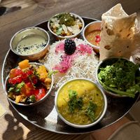 Veganes Thali mit Roti.   at Annapurna in Passau