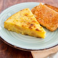 Truita vegana amb pa amb tomàquet i oli at La Gata Insubmisa in Tarragona