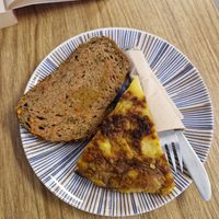 Tortilla de patatas (Potato omelette), and bread with tomato spread at La Gata Insubmisa in Tarragona