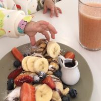 Dots Fruit Lover y smoothie Fragaria at Lekker in Rincon De La Victoria