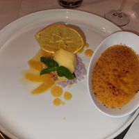 Spekulatius Creme Brulee mit Orangeneis at Hotel & Restaurant Ratskeller Wiedenbrück in Rheda Wiedenbrueck