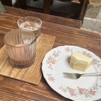 Iced Schoki (vegan) und Lemon Blondie (vegan)  at Kaffeehaus Krumm & Schief in Bamberg