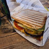 Nachos, Avocado dip and veggie sandwich at Mojo Coffee in Bremerhaven