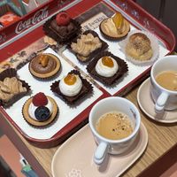 Tutto vegan tranne il bignè e quello con la pesca  at Pasticceria Dosa in Milan