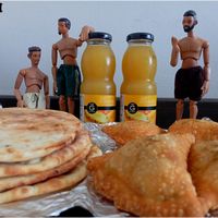 Naan and vegetables samossas (with pineapple juice) at Le Palais Indien in Cahors