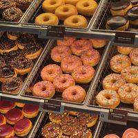 Donut fraise et donut en bas rose vegan aussi ! at Dunkin' - Cornavin in Geneva
