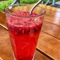 Malinovka bez cukru. Sám si tam můžeš dát. Super!  at Jiná Káva in Beroun