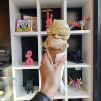 Helado de snikers y pistacho🥵 at Poga Helados in Santiago