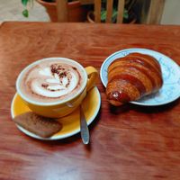 Hot chocolat and special croissant at Plantbar Jacqueline in Borgerhout