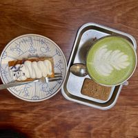 Lemon loaf and matcha with pea milk  at Plantbar Jacqueline in Borgerhout