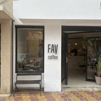 Entrance there is seating outside and inside  at FAV COFFEE - Café de especialidad in Valencia