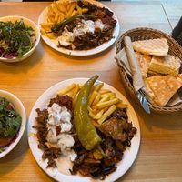 2x veganer Dönerteller  at doen doen® kebap in Stuttgart