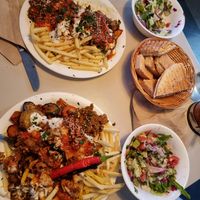 Der größte Dönerteller, den wir gesehen haben... kleinere Portionen wären besser at doen doen® kebap in Stuttgart