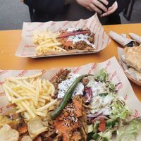 Dönerteller einmal mit und einmal ohne Gemüse at doen doen® kebap in Stuttgart