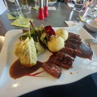 Redifine Meat veganen Klößen und Wirsingröllchen at Ollis Restaurant in Herne