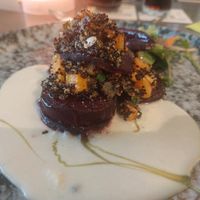 Rote Beete mit schwarzem Quinoa at Ollis Restaurant in Herne
