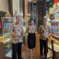 Helpful staff at Fortunate Coffee in Negara