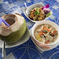 Vegane Kokos-Gemüse Suppe. Pfeffertofu. Beides sehr lecker.   at Mama Kitchen in Ao Nang