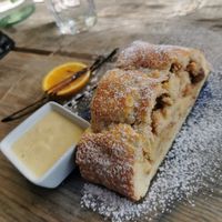 Strudel di mele at Baita Gamsblut Hütte in Selva Di Val Gardena