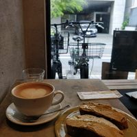Latte and hummusbread (option to have the bread with a salad) at Sentido  in Kyoto