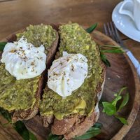 Avo bread (including poached egg, otherwise vegan) at Dreamsea Surf Camp Sri Lanka in Ahangama