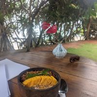Vegan smoothie bowl w granola at Dreamsea Surf Camp Sri Lanka in Ahangama