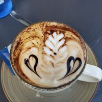 Cappuccino con leche de almendras at Aguacate in Jerez