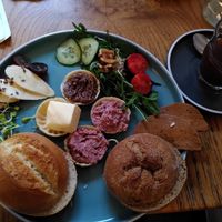 Vegan breakfast with selfmade toppings at erhardt - das neue Café in Hannover