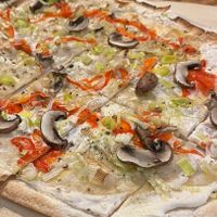 Veganer Flammkuchen  at erhardt - das neue Café in Hannover