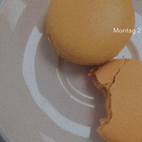 Pistazie und Kardamom-Birne :o at La Parisienne Macaronnerie in Freiburg