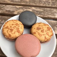 Zartbitter, Schokolade Minze, Brombeere  at La Parisienne Macaronnerie in Freiburg