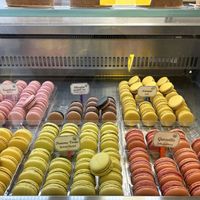 Vitrine with all the different macaron flavors  at La Parisienne Macaronnerie in Freiburg