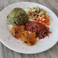 Spinach rice, fried plantains, salad, proteins (soya ?) with spices. at Lenteja Express - Centro in Medellin