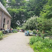 plenty of outdoor seating at De Veldkeuken in Bunnik
