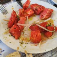 (el plato era bien grande) comimos tomate aliñado, setas y garbanzos con espinacas  todo super rico at Taberna Salinas in Cordoba