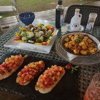 Brusquetas em pão italiano e salada com palmito at Casa Di Vina in Salvador