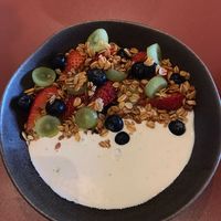 Granola con yogurt y fruta  at Buen Confidente in Merida