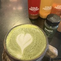 Matcha Latte de leche de avena   at Honest Greens - Chiado in Lisbon