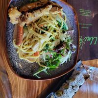 Udon Nudeln, Erdnusssoße und Seitan Hähnchen mit krosser Haut at Umi Vegan in Berlin