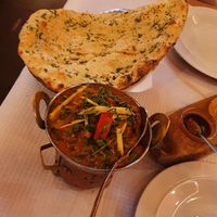 Garlic Naan & Veggie Curry at Masala in Cascais
